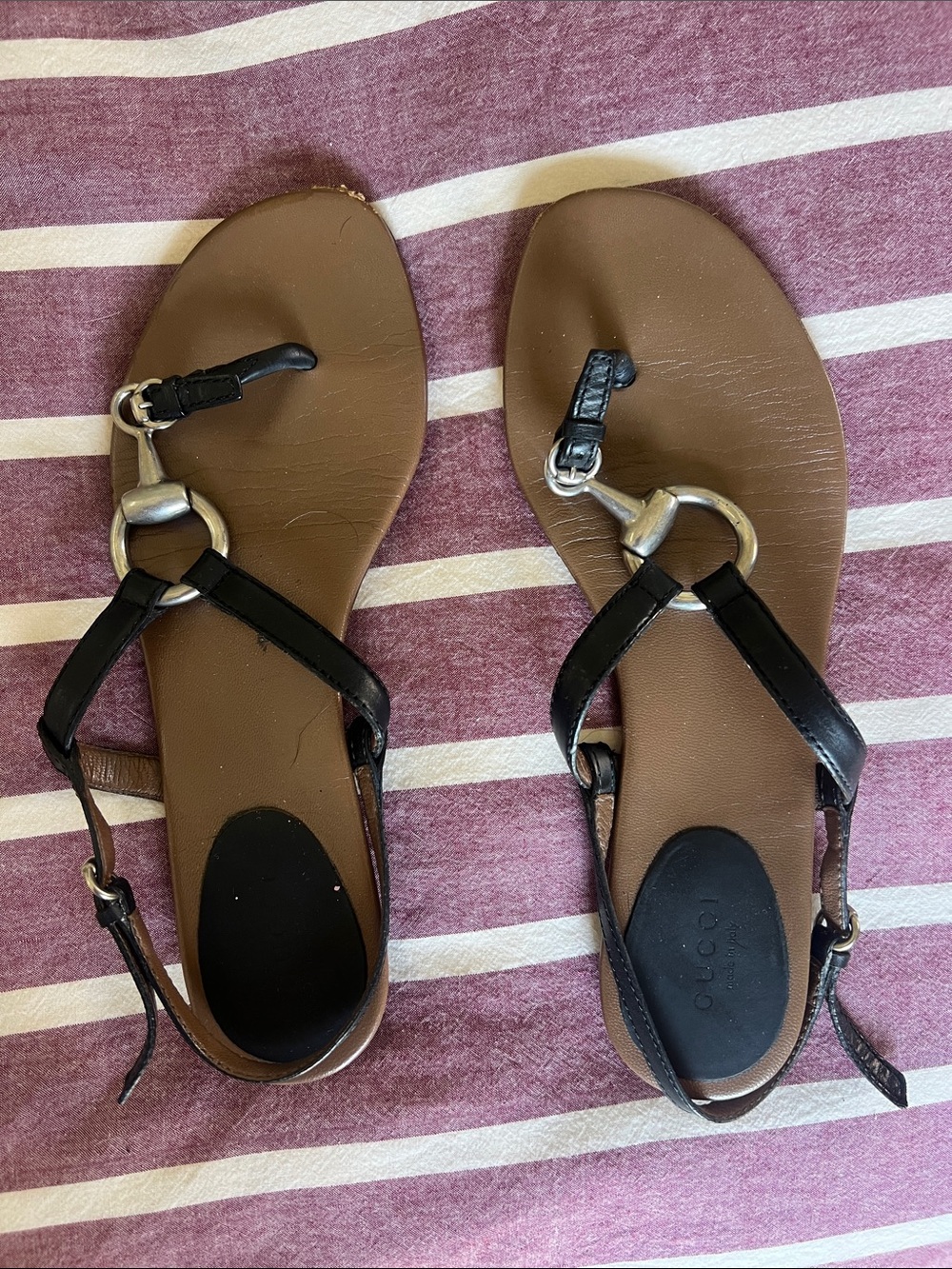 Gucci Black Leather T-Strap Women's Sandals
